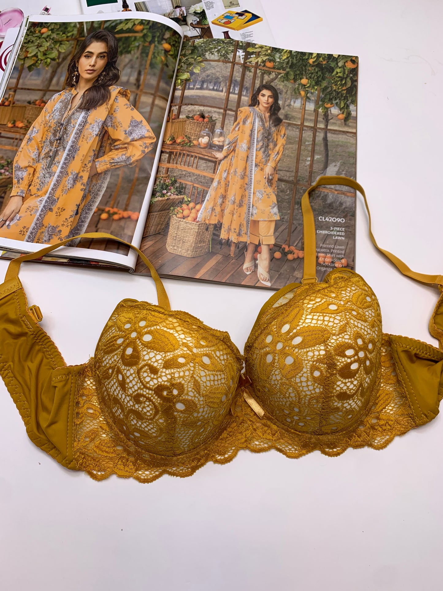 Elegant Full Coverage Thin Pad UnderWire Bra