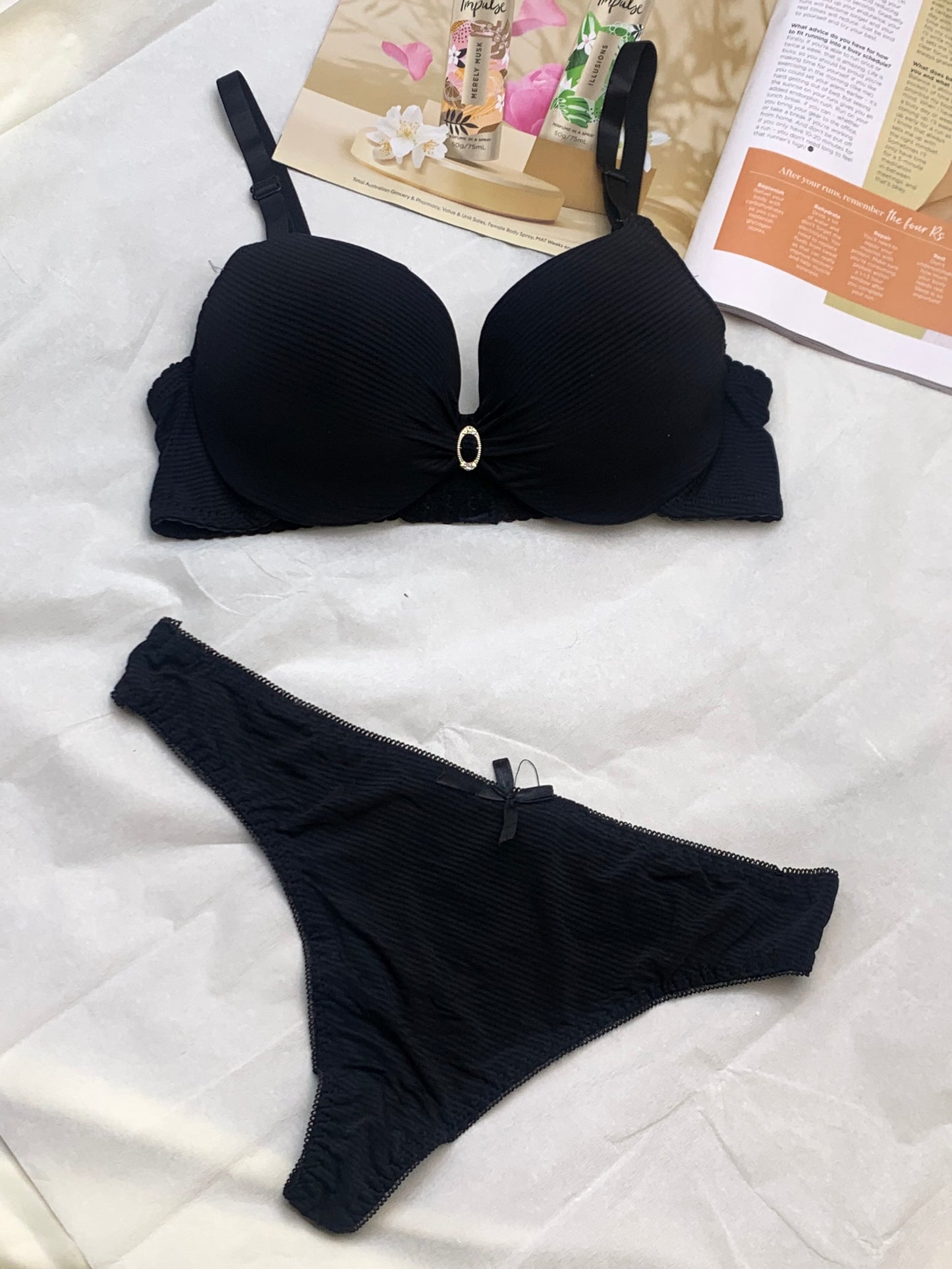 Knot Style Padded Pushup Underwired Bra and Thong Underwear