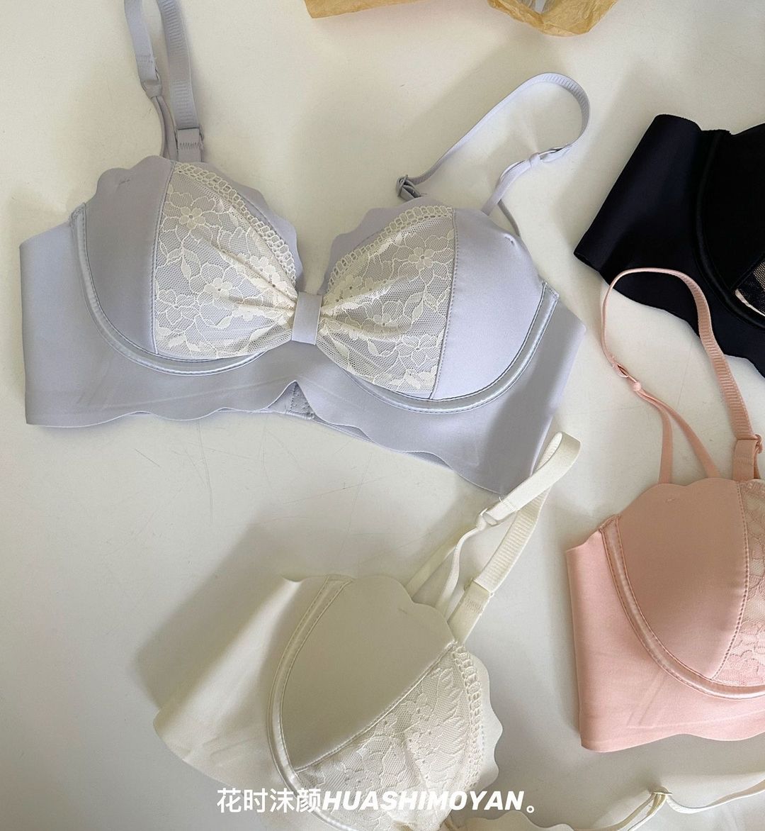 Bow Style Beautiful lace design Non Wired padded bra