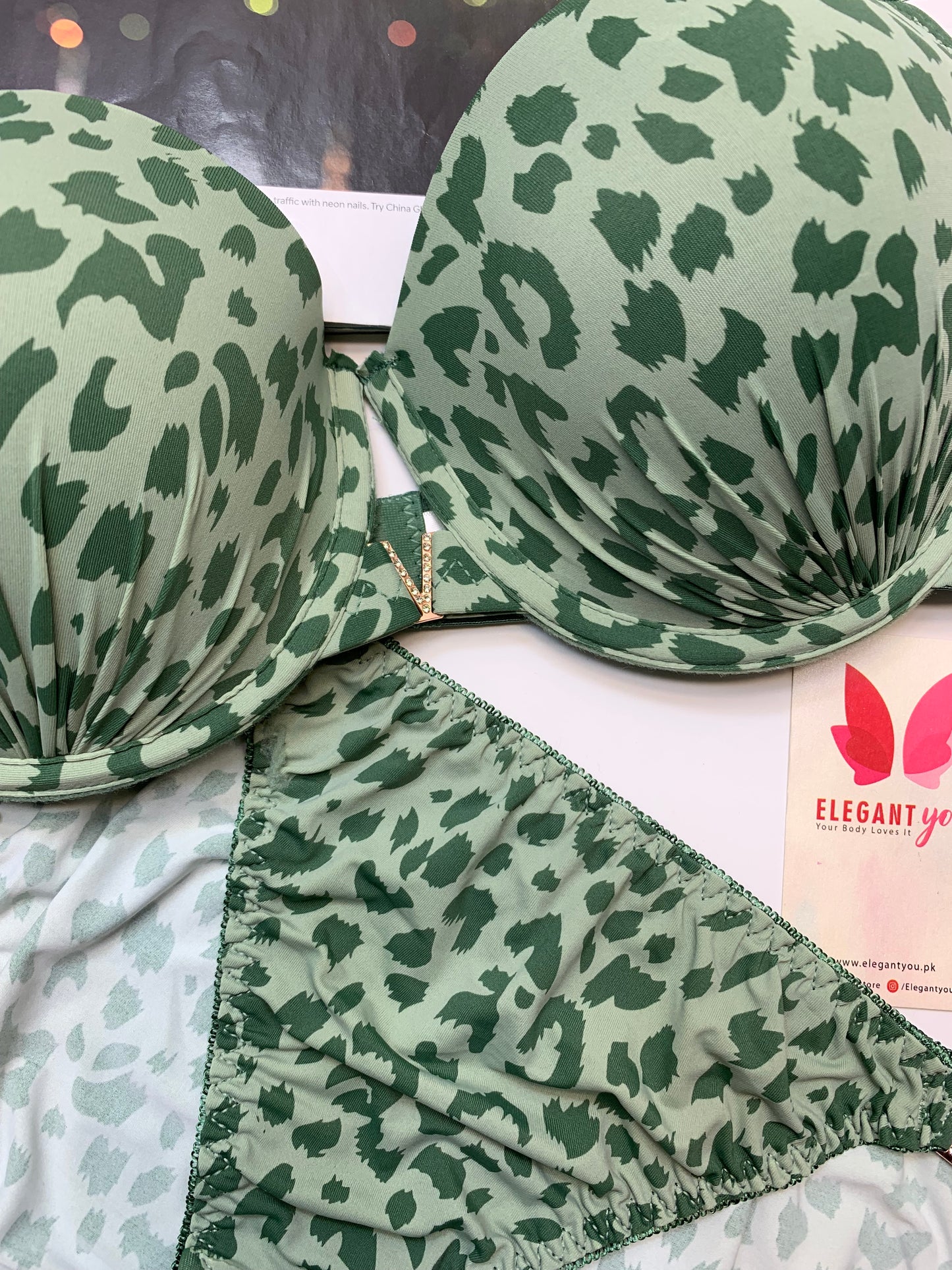 D Cup Size V Buckle Padded Push-up Wire Bra & Underwear Combo