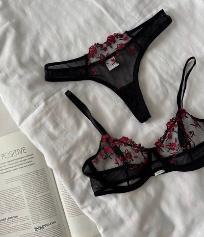 (32-38)B Beautiful Lace Underwire Bra and Panty Set