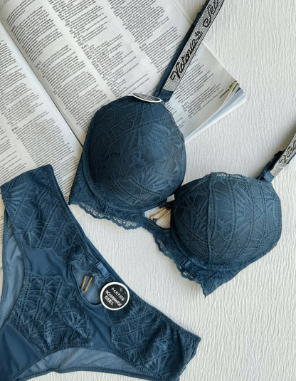 (36-40) Victoria Secret Front Buckle Bra Panty Set