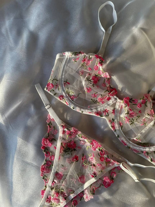 (32-38)B Beautiful Lace Underwire Bra and Panty Set